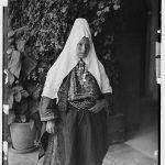 bethlehem-woman-before-vines