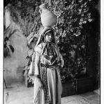 ramallah-girl-balancing-jug